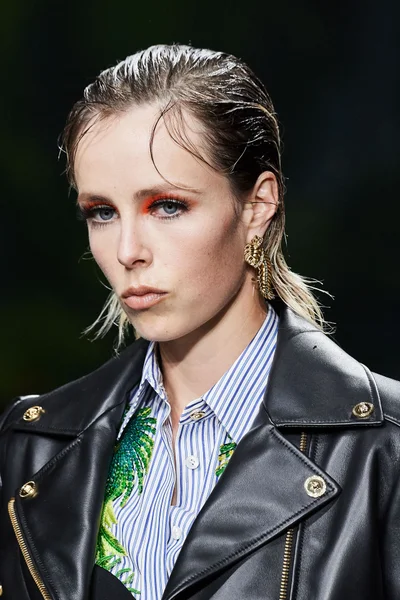 Look 74